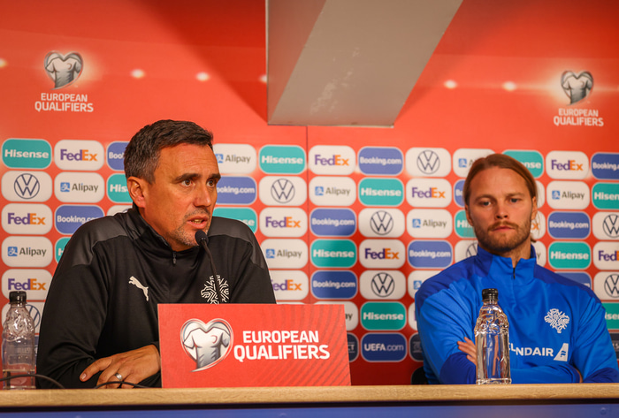 Arnar og Birkir sátu saman fyrir svörum í dag.