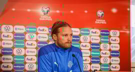 Birkir þurfti að taka ákvörðun eftir árás frá...