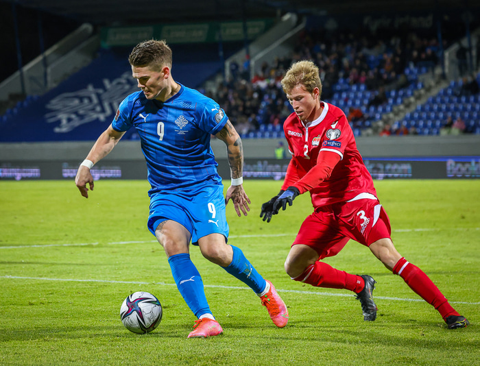 Viðar Örn í leik með íslenska landsliðinu.