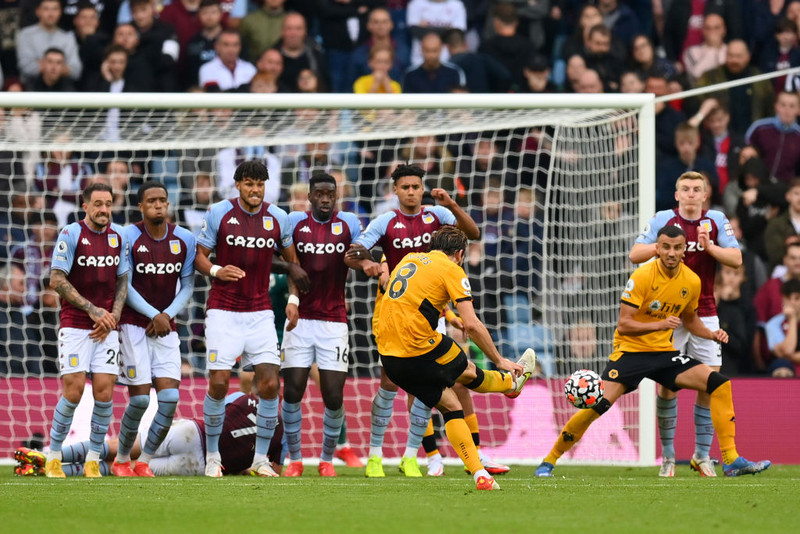 Ruben Neves skorar sigurmark Wolves