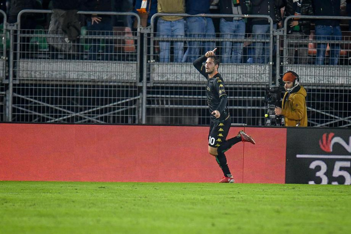 Aramu fagnar marki sínu í kvöld