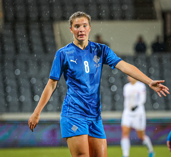 Karólína kom inn á miðjuna.