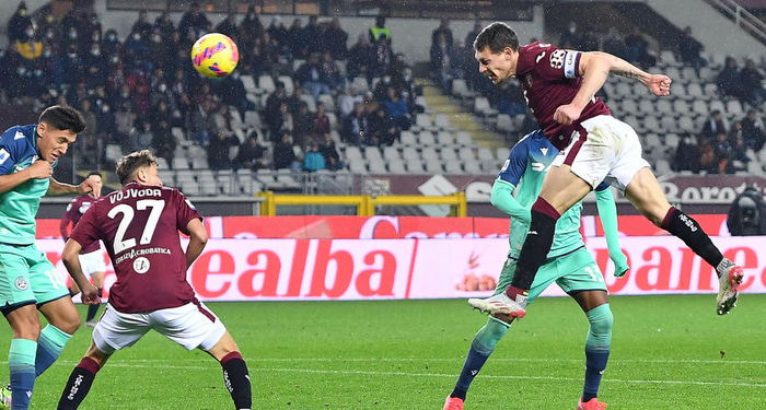 Andrea Belotti og Josip Brekalo í leiknum í kvöld