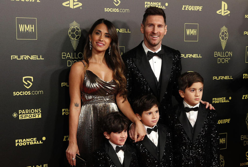 Lionel Messi og eiginkona hans Antonela Roccuzzo. Synirnir Thiago, Matteo og Ciro eru með.