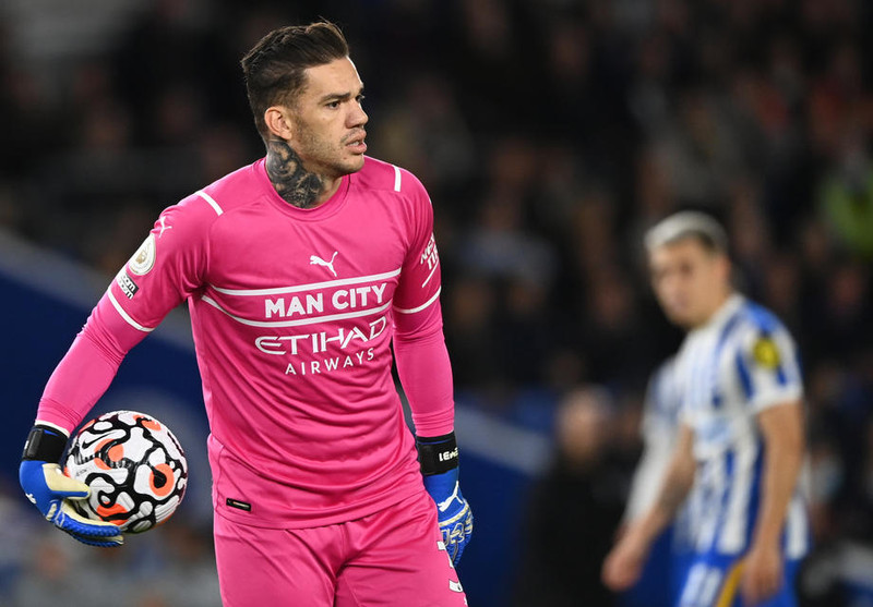 <b>Markvörður - Ederson (Manchester City):</b> Er nánast jafn góður með boltann í löppunum og hann er með hann í höndunum. Markvörður sem var í lyilhlutverki í Englandsmeistaratitli City.