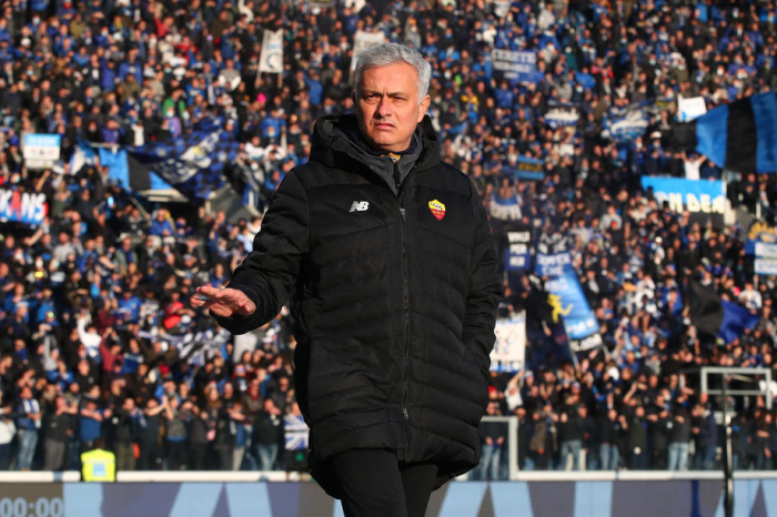 Mourinho ætlar ekki að yfirgefa Roma.