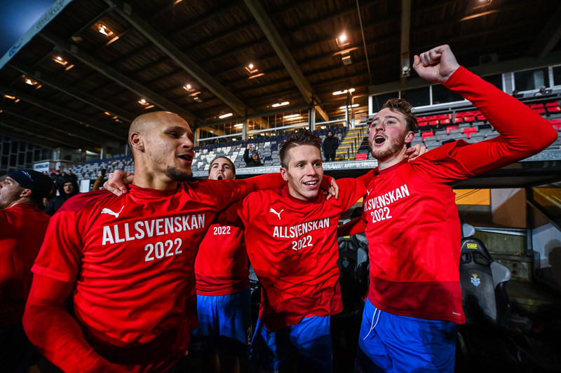 Sætinu í efstu deild fagnað