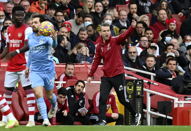 Aðstoðarþjálfarinn að semja við Arsenal