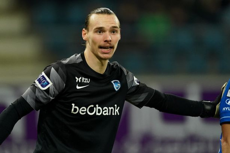 <b>Maarten Vandevoordt (Genk)</b> - Belgíski U21 landsliðsmarkvörðurinn er feikilega efnilegur og hjálpaði Genk að vinna belgíska bikarinn í fyrra. 2019 spilaði hann gegn Napoli í Meistaradeildinni og varð yngsti markvörður keppninnar frá upphafi.
