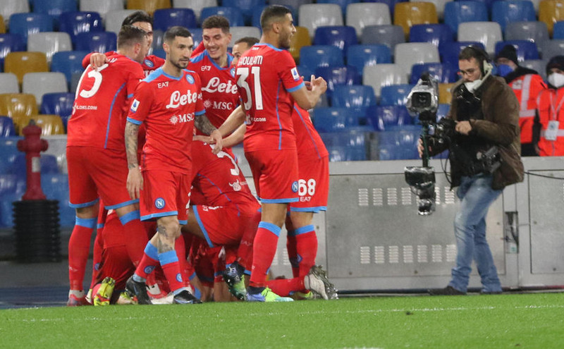 Leikmenn Napoli fagna marki Andrea Petagna