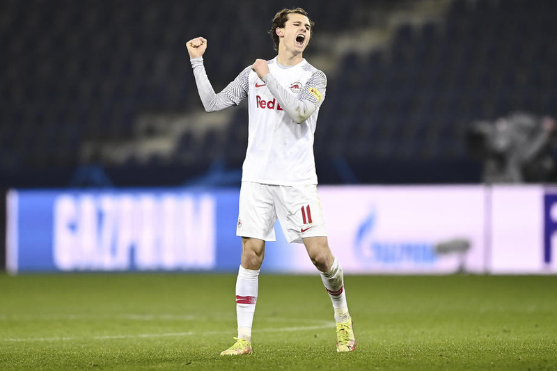 Leeds gefst ekki upp á Aaronson - Henda 20 milljónum á borðið