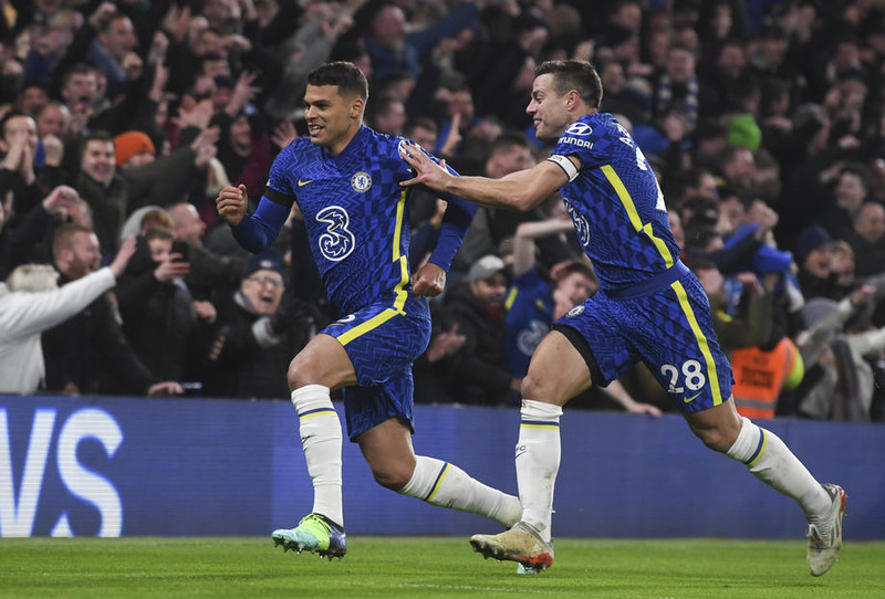 <b>Varnarmaður: Thiago Silva (Chelsea)</b> - Hugsar ótrúlega vel um sig og eldist eins og gott rauðvín. Skoraði gegn Tottenham.