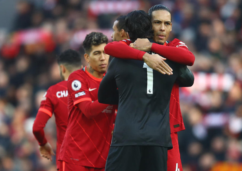 <b>Varnarmaður: Virgil van Dijk (Liverpool)</b> - Palace sleppti honum lausum í hornspyrnu og Hollendingurinn þakkaði fyrir sig með því að stanga boltann inn.
