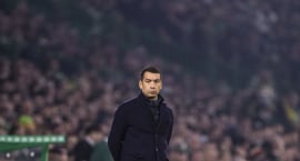 Liverpool í viðræðum við Van Bronckhorst