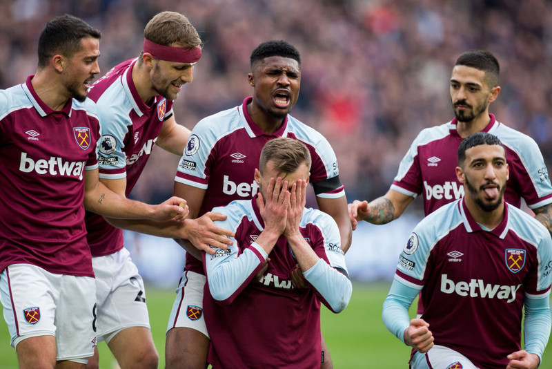 <b>Miðjumaður: Andriy Yarmolenko (West Ham)</b> - Það var tilfinningarík stund þegar úkraínski landsliðsmaðurinn skoraði frábært mark fyrir West Ham.