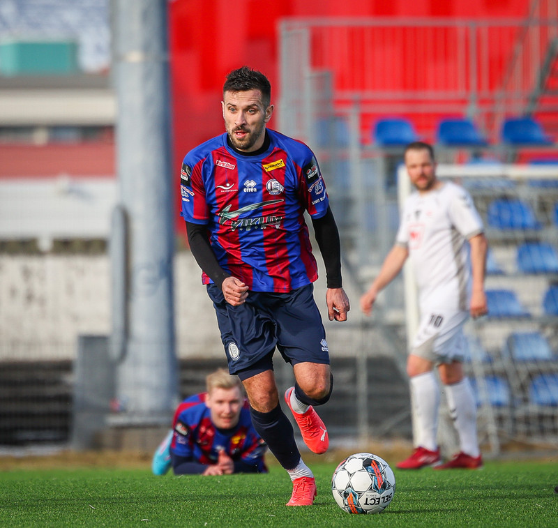 <b>Maciej Makuszewski (Leiknir R.)</b> - <i>,,Hann hefur engan veginn staðið undir væntingum. Hann náði að troða inn jöfnunarmarki á móti FH en maður bjóst við miklu meiri ógn af honum." </i>