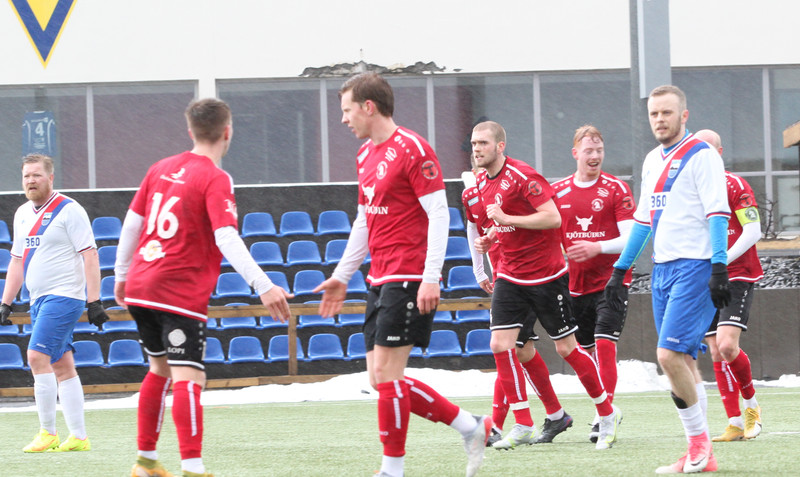 4. deild: Árbær rústaði Uppsveitum