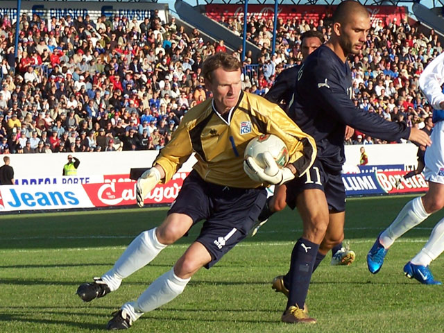 Birkir í síðasta landsleiknum sínum, gegn Ítalíu á Laugardalsvelli 2004.