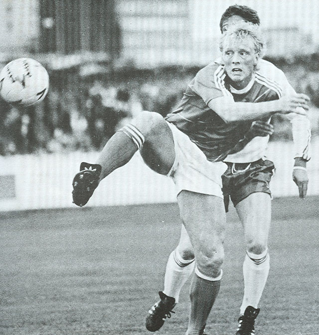 Arnór Guðjohnsen í leik með íslenska landsliðinu.