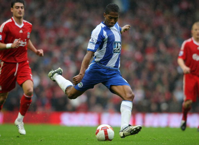 Antonio Valencia leggur skóna á hilluna