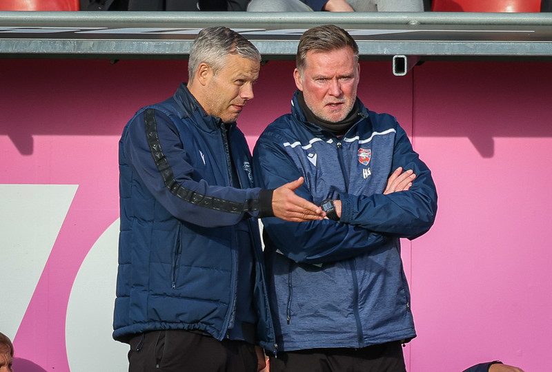 Heimir ásamt Helga Sigurðssyni aðstoðarmanni sínum.