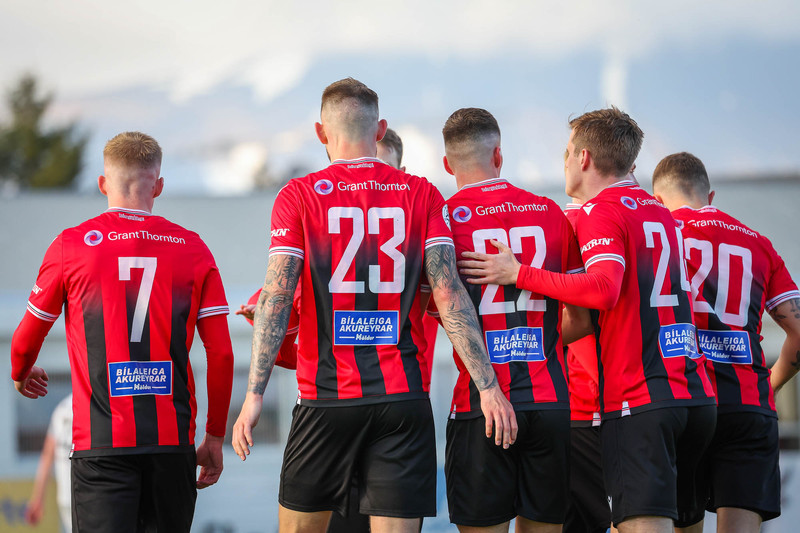 Víkingar voru að krækja í efnilegan leikmann.