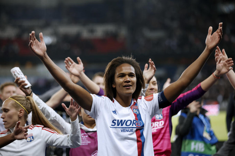 Fyrirliðinn Wendie Renard er sterkur varnarmaður.
