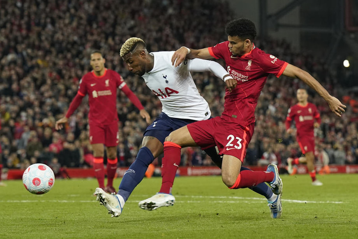 Luis Díaz í baráttunni í leiknum í kvöld