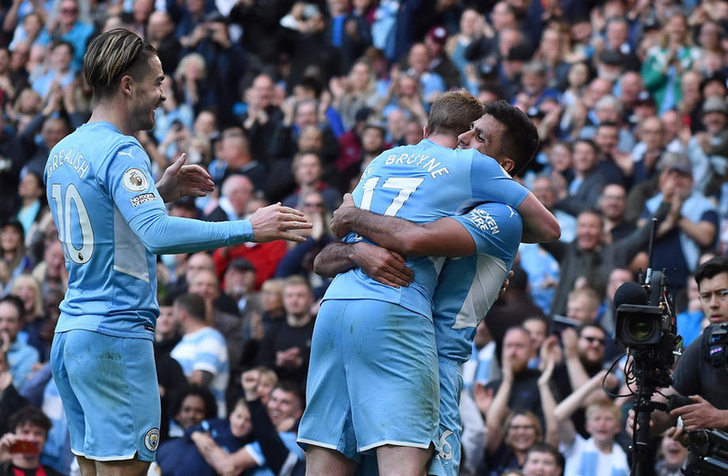 Rodri og Kevin de Bruyne fagna þriðja marki City í leiknum