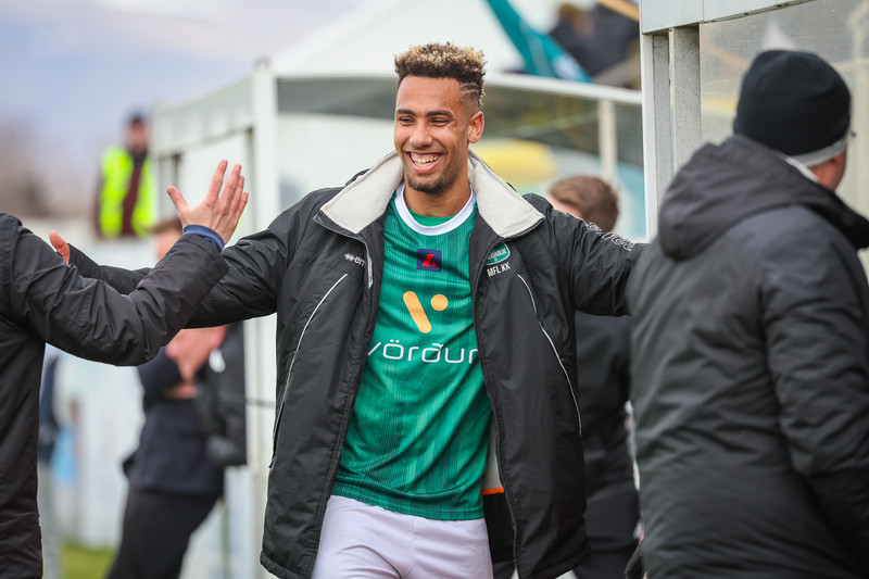 <b>Twitter - </b>Djöfull elska ég að fara til Keflavíkur og vinna 3-2 á lokamínútunum