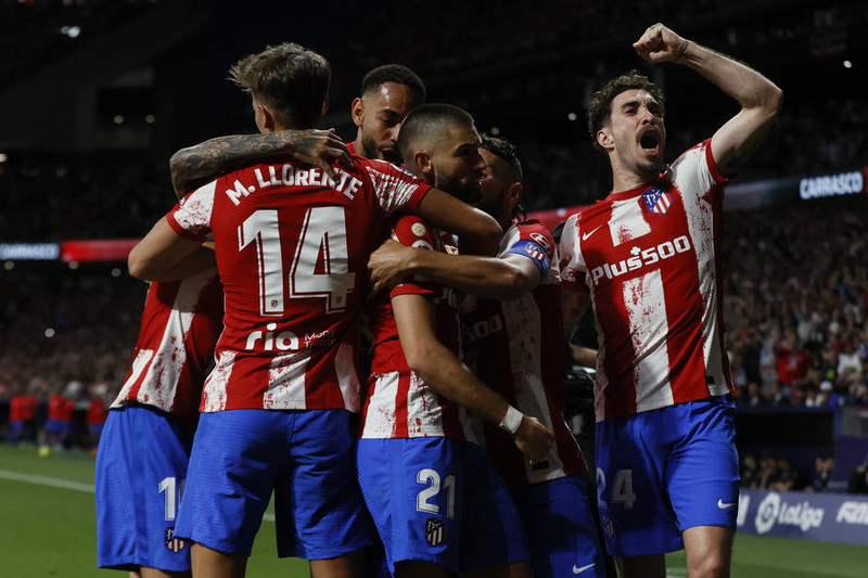 Leikmenn Atlético fagna sigurmarki Carrasco