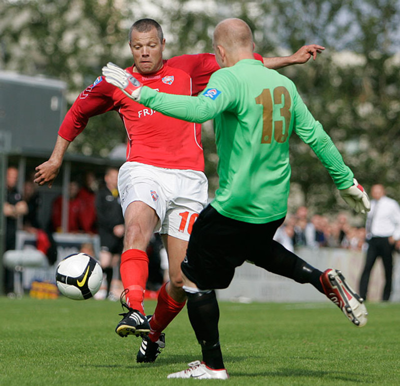 Atli Jónasson í leiknum með KR gegn Val árið 2009