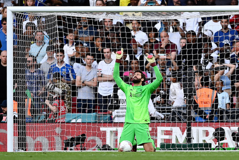 Alisson varði vítið frá Mason Mount