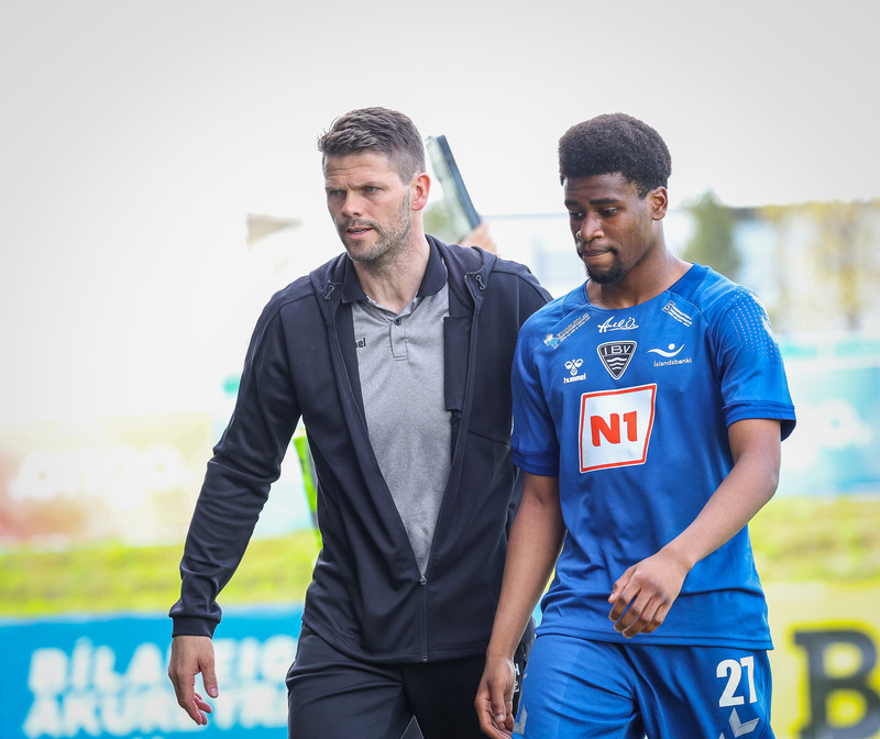 Hans Mpongo semur við fyrrum félag Hermanns Hreiðarssonar