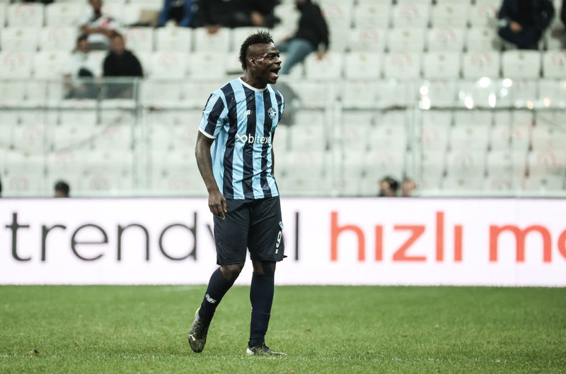 Mario Balotelli elskar að koma sér í vesen