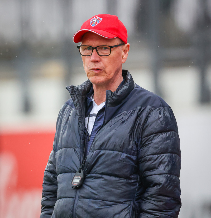 Pétur Péturs: Mættum ekki til leiks í fyrri hálfleik