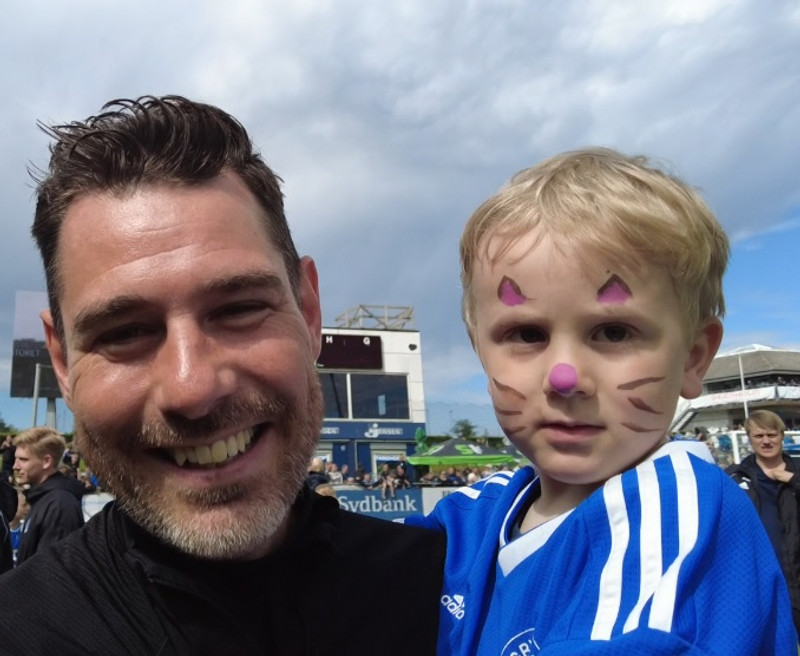 Freyr ásamt syni sínum þegar hann þjálfaði Lyngby.