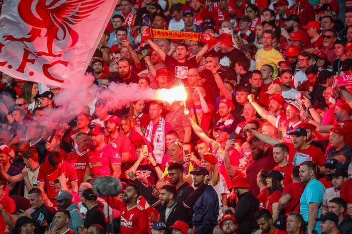 Alltaf stuð á pöllunum á Anfield.