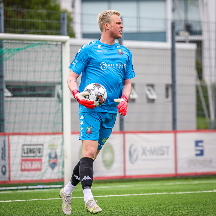 Daði Freyr varði víti frá Gary Martin.