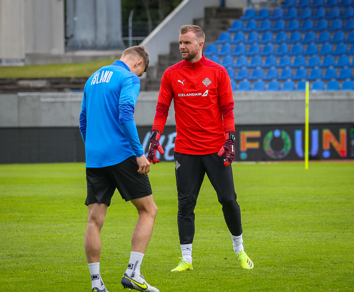 Ingvar Jónsson er í markinu.