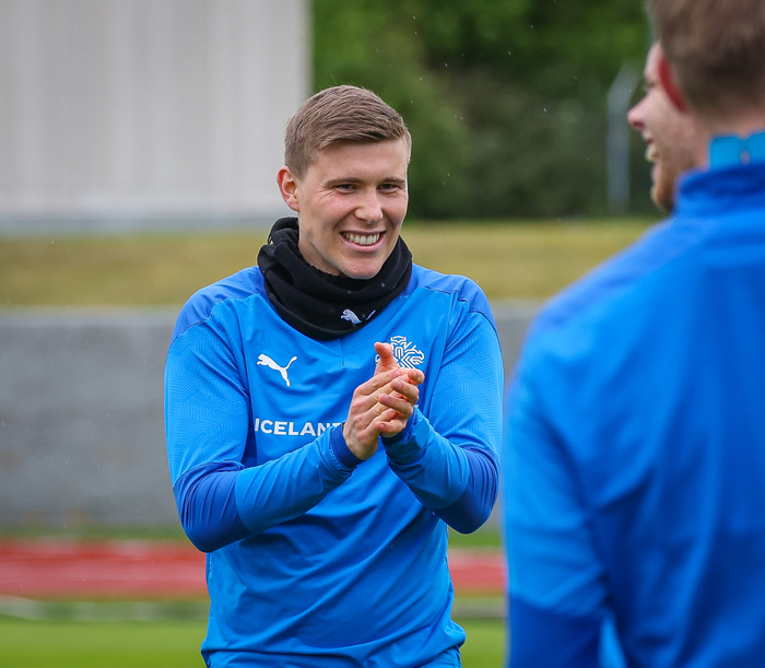 Síðan bað ég hann bara að vera ekkert að hringja í mig fyrr en bæði tímabilið og landsliðsverkefnið væri búið