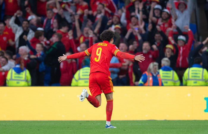 Brennan Johnson verður áfram hjá Nottingham