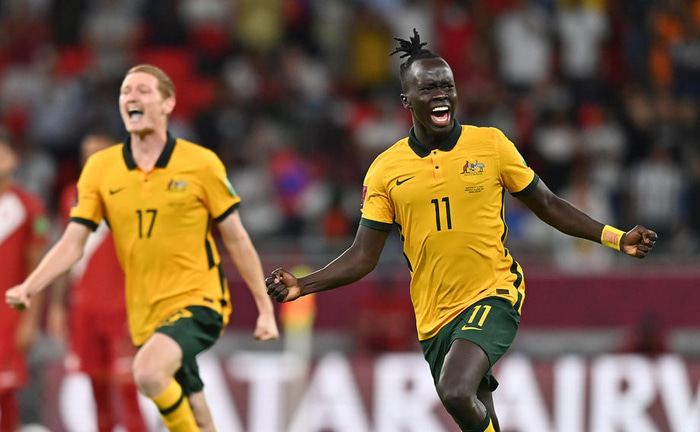 Awer Mabil í landsliðstreyju Ástralíu.