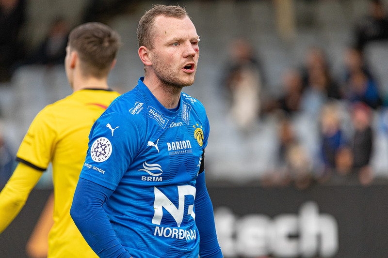 Myndir: Árni Snær fékk stóran skurð í andliti gegn KR