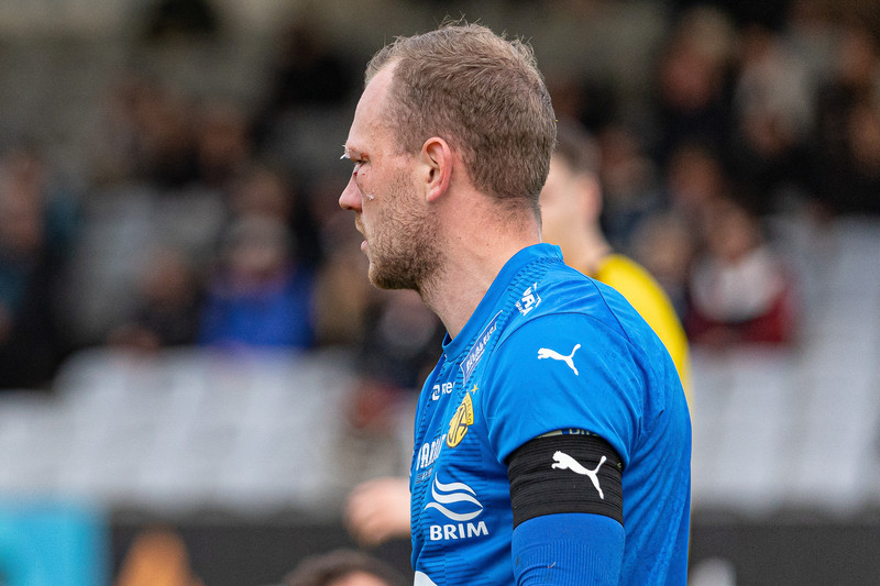 Myndir: Árni Snær fékk stóran skurð í andliti gegn KR