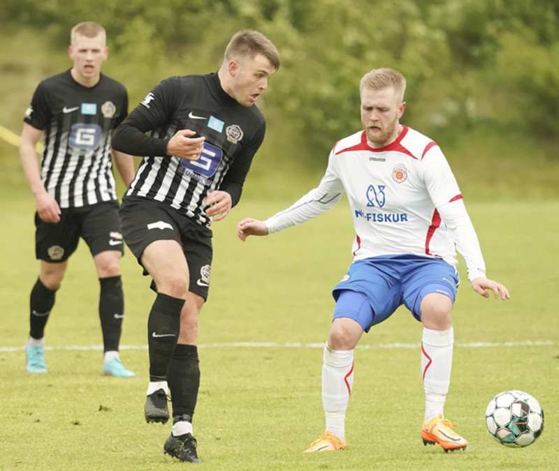2. deild: Fyrsti sigur Reynis kom gegn níu mönnum Magna