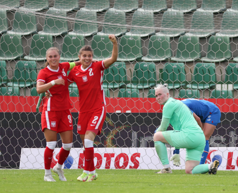 Pólland komst yfir