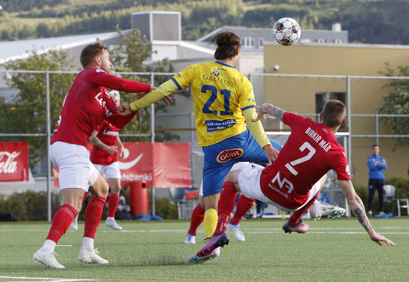 Myndir: Hólmar reiddist og taldi Nökkva hafa reynt að plata dómarann