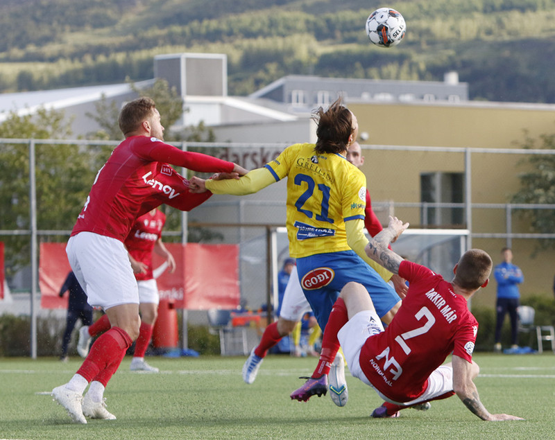 Myndir: Hólmar reiddist og taldi Nökkva hafa reynt að plata dómarann