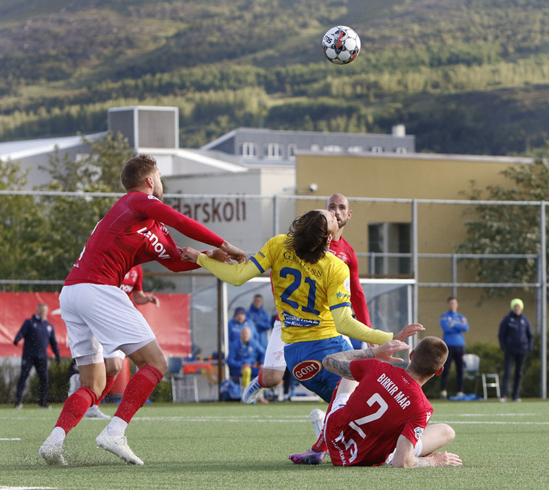 Myndir: Hólmar reiddist og taldi Nökkva hafa reynt að plata dómarann